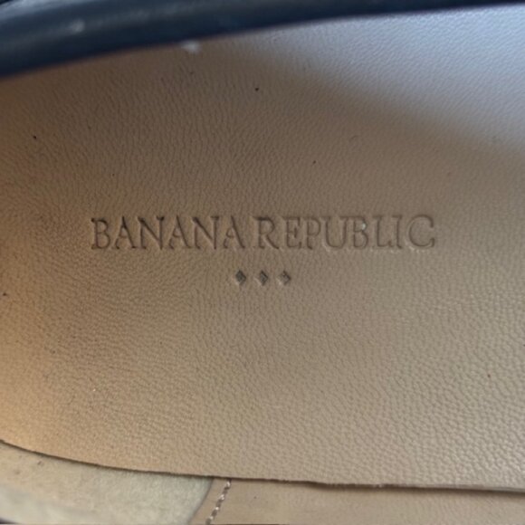 Banana Republic Black Leather Vee Strap Lug Loafers Women's Size 7.5 - Picture 5 of 11